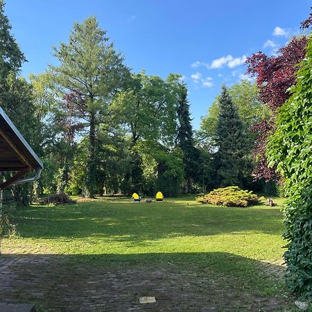 Pb Urban Garden Stay With Secured Parking Sremska Mitrovica Esterno foto