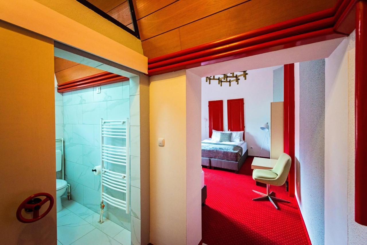Pb Urban Garden Stay With Secured Parking Sremska Mitrovica Esterno foto