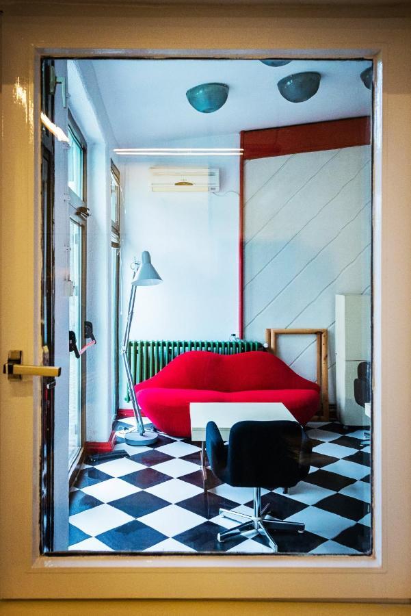 Pb Urban Garden Stay With Secured Parking Sremska Mitrovica Esterno foto