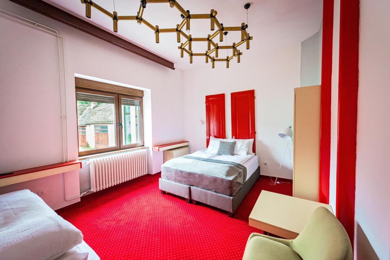 Pb Urban Garden Stay With Secured Parking Sremska Mitrovica Esterno foto