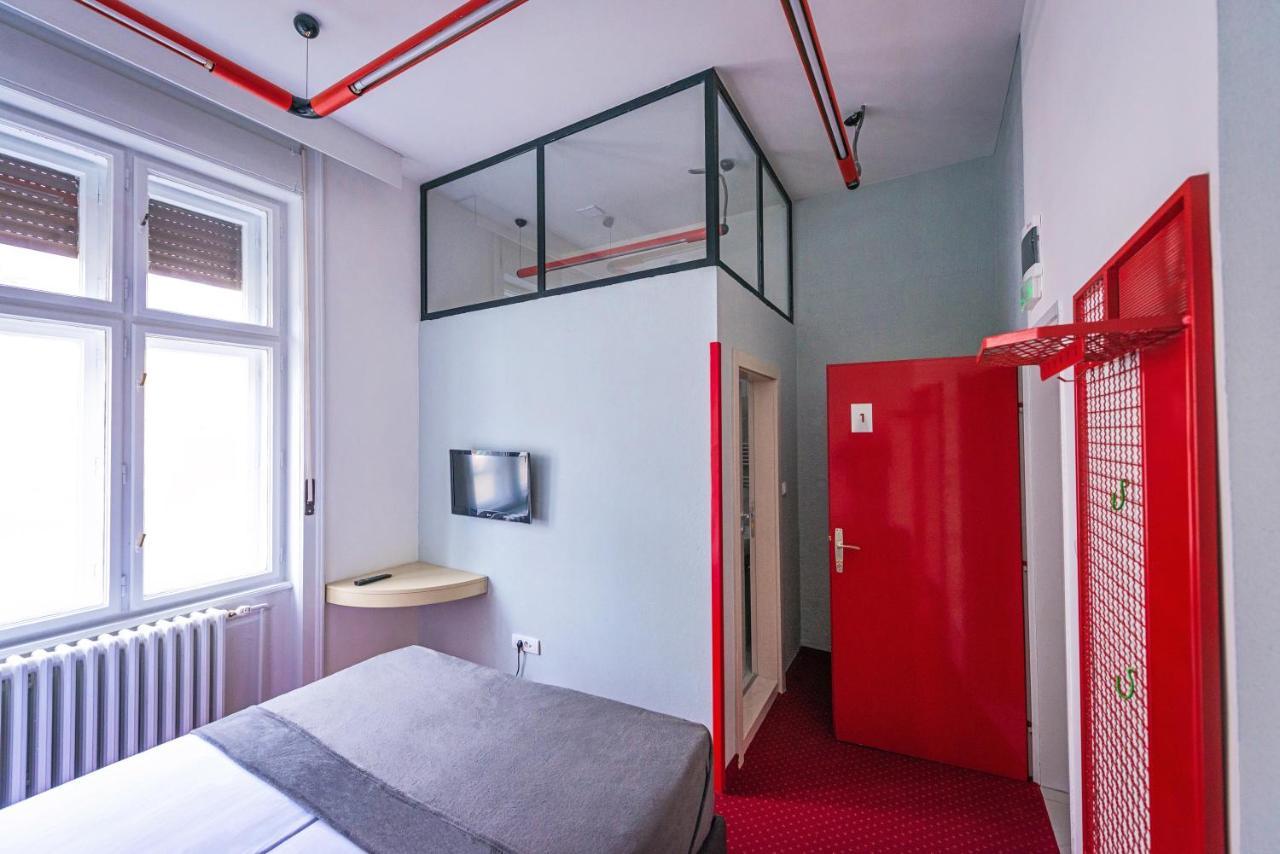 Pb Urban Garden Stay With Secured Parking Sremska Mitrovica Esterno foto